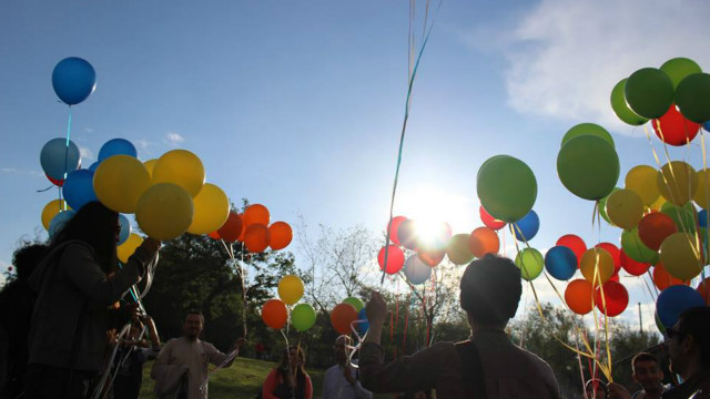 Pianino va qiz (erotik fotosurat)