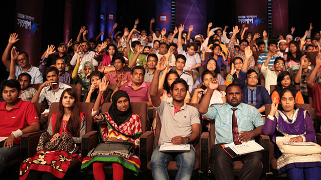 Rus pornosi: jiyan xolasini sikadi