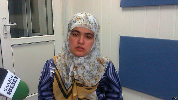 Lezbiyenlar porno videoda qizga hujum qilishdi. Dushdagi orgazmning super porno videolari