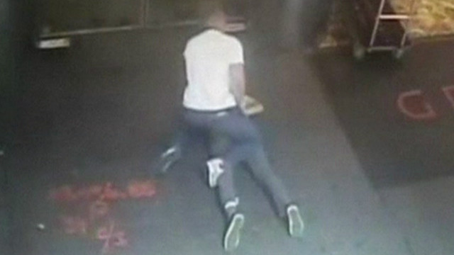 150912002430_sp_james_blake_detencion_64