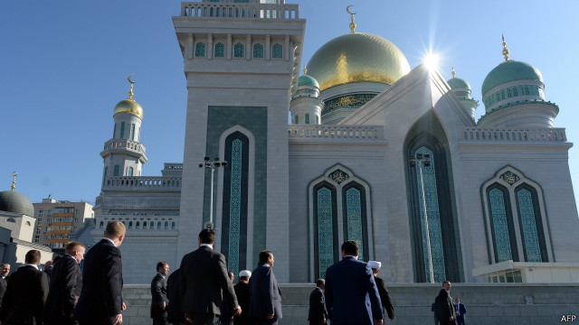 Gozal etuk ayol bilan anal porno