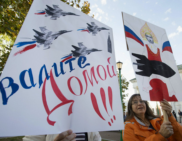 Белорусская оппозиция требует не давать России авиабазу