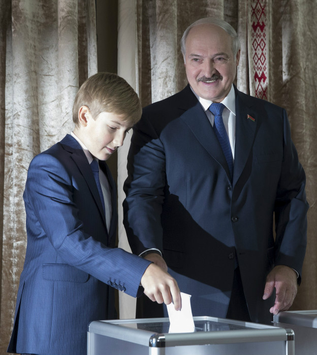 ЦИК Белоруссии: Лукашенко побеждает на выборах президента