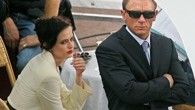 Өте қалың қара әтеш досының әйелін трахает