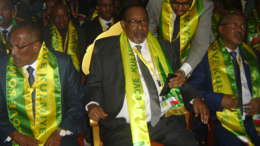 Opa akasiga berdi va unga jinsiy aloqa yoqdi.