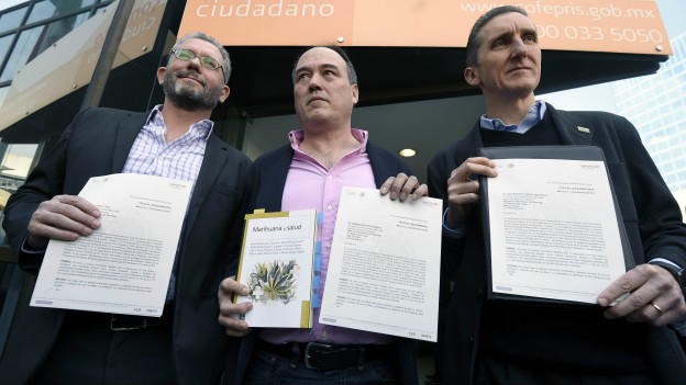 Tres activistas