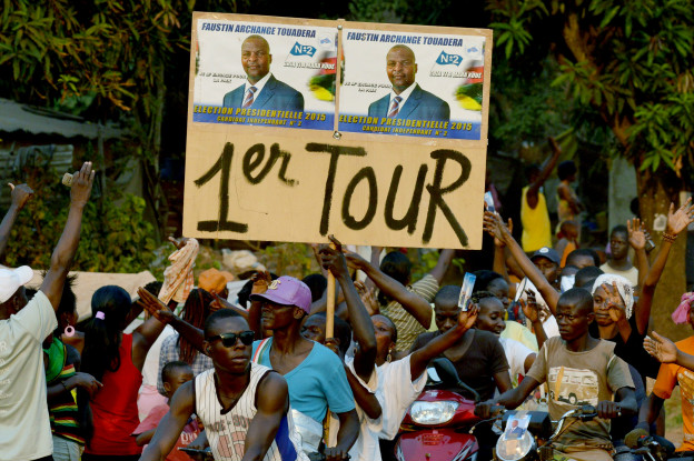 На президентских выборах в ЦАР лидирует экс-премьер Туадера