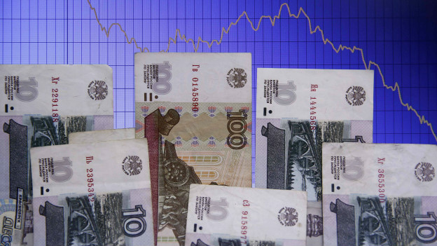 Курс евро поднялся выше 90 рублей на фоне дешевеющей нефти
