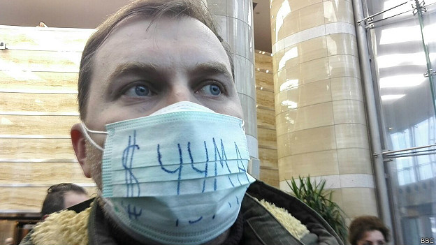 Валютные ипотечники протестуют у офиса "Москоммерцбанка"