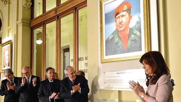 Cristina Kirchner inaugura los cuadros, en 2015.