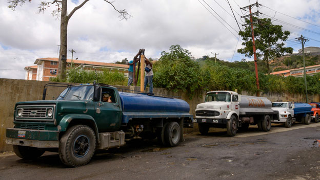 Camiones cisterna en Caracas