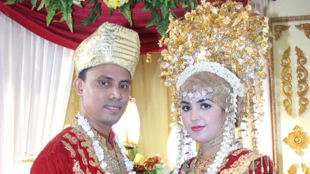 Abu Ahmad dan istri