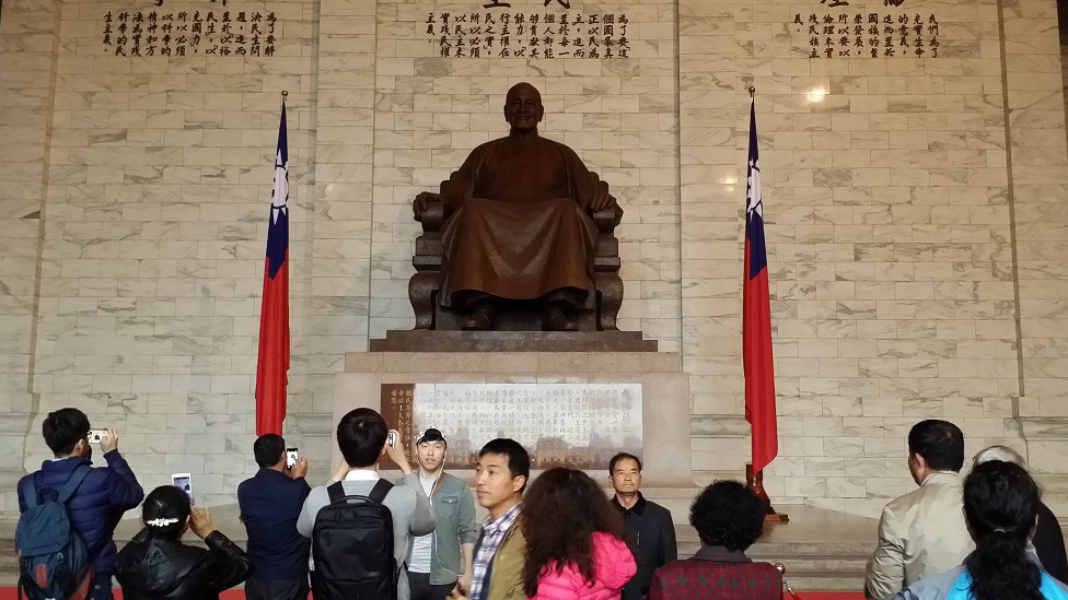 蒋介石　写真　額装　台湾 蒋介石 写真 額装 台湾 千古英雄人物】蒋介石(50) 建设台湾| 千古英雄