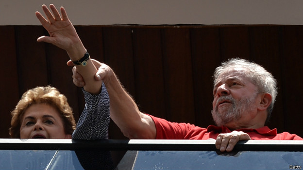 Dilma junto a Lula