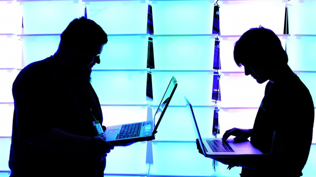 Birinchi marta yosh porno filmlarni tomosha qilish Rus pornosi: Buvisi nevarasini mushukiga singdirishini soraydi