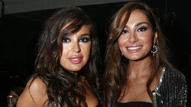 Kaltak oyoqlarini yoyib, zavq bilan qichqirdi