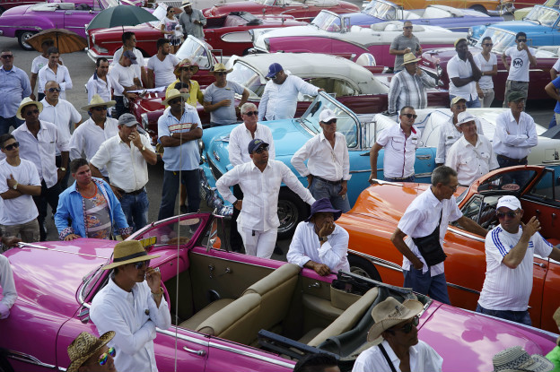 Los conductores de los famosos "almendrones" recibieron instrucciones sobre el transporte de las modelos desde el Hotel Nacional al paseo del Prado en La Habana
