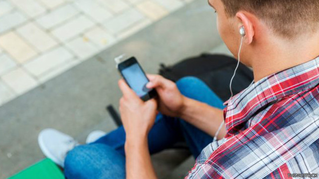 Chiroyli raqamlar va kokrak bilan porno modellar video Onam va ogil porno tomosha qilish