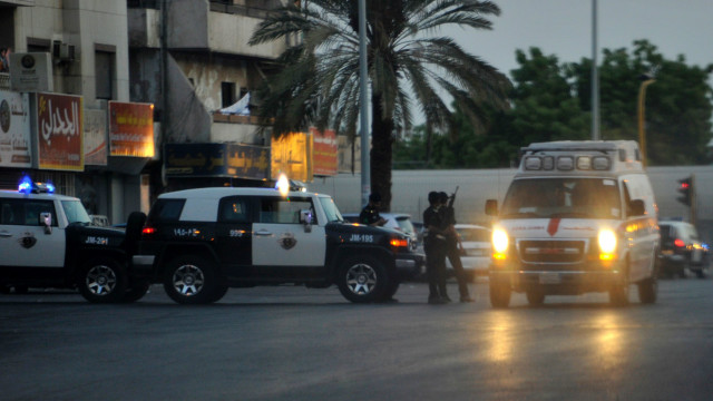 Di Jeddah, serangan bom bunuh diri terjadi di dekat Konsulat Jenderal 