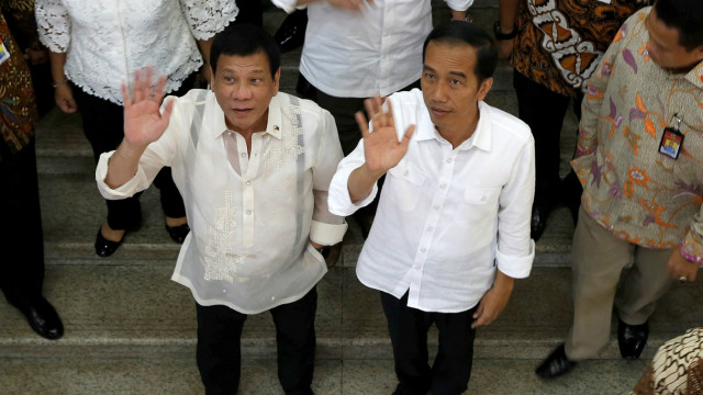 Jokowi Ajak Duterte Blusukan Ke Tanah Abang Saat Dua Bintang Rok Bertemu Bbc News Indonesia