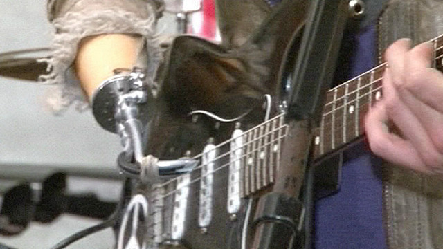 110610142301_guitarist_640x360_bbc_nocredit.jpg
