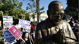 Estatua Óscar Romero, Los Angeles