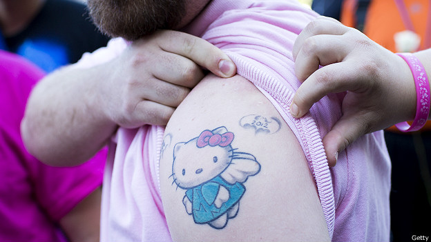 http://a.files.bbci.co.uk/worldservice/live/assets/images/2014/09/03/140903140200_hello_kitty_tatoo_624x351_getty.jpg