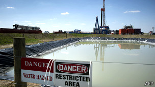 http://a.files.bbci.co.uk/worldservice/live/assets/images/2014/09/16/140916033408_fracking_pool_304x171_afp.jpg