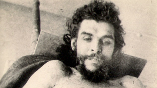 Las fotografías del cadáver del Che olvidadas en un pueblo español - BBC News Mundo