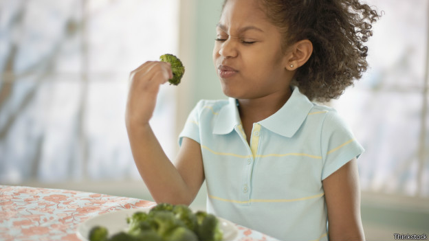 El trastorno que hace que solo se coman cierto tipo de alimentos - BBC News  Mundo